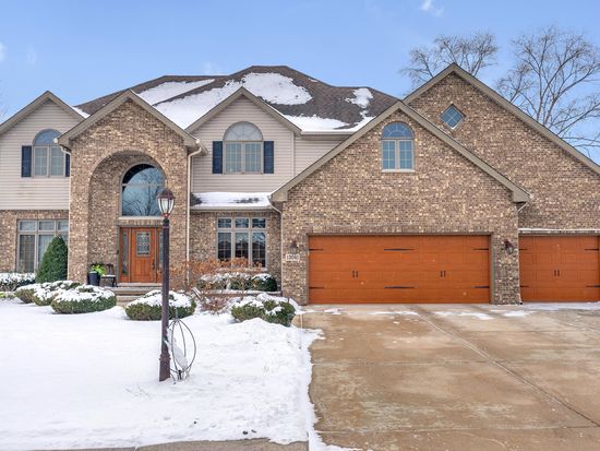 Exterior of 13041 W 90th Ave in St. John, IN 46373, a property represented by Kelli Berggren